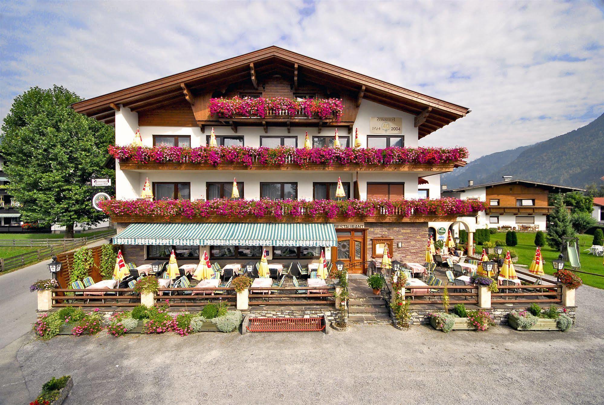 Hotel-Restaurant Sonnhof Radfeld Exteriör bild
