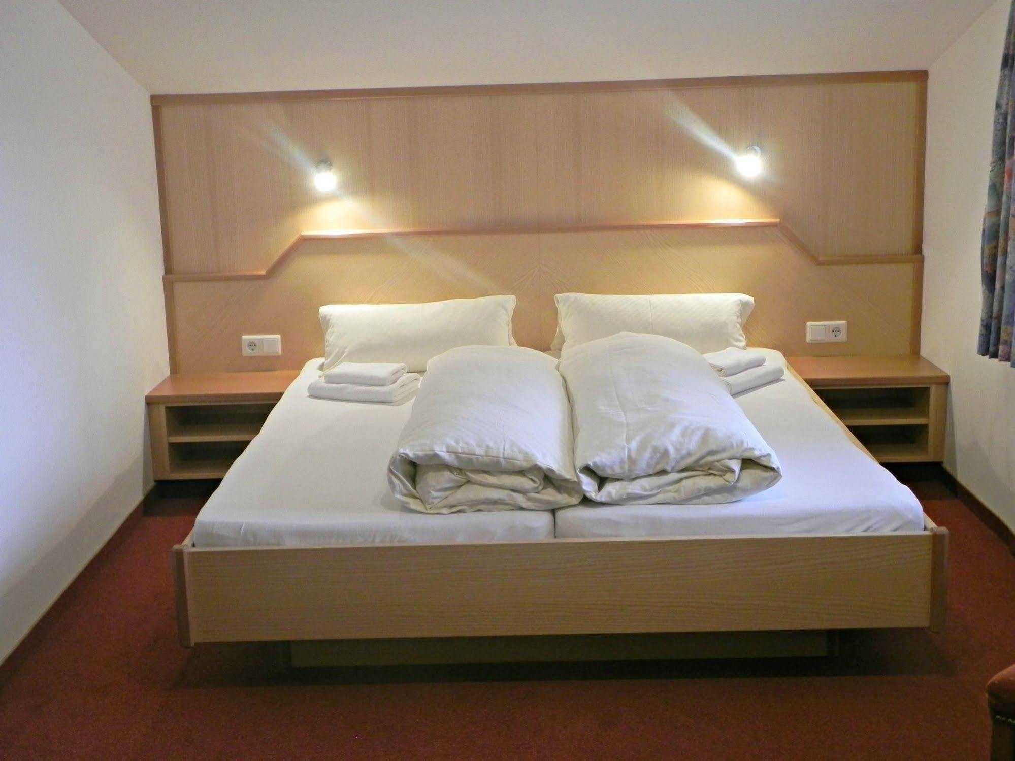 Hotel-Restaurant Sonnhof Radfeld Exteriör bild